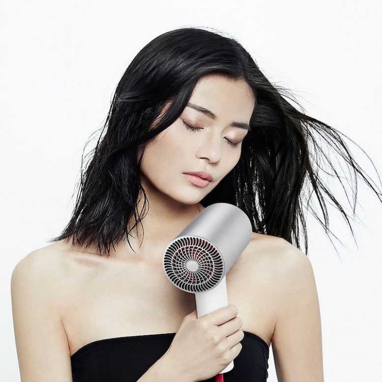 Заливая воздух серебряными звуками. Фен Xiaomi soocas hair Dryer. Xiaomi soocas s5 фен. Фен серебро. Fashion hair Dryer woman.
