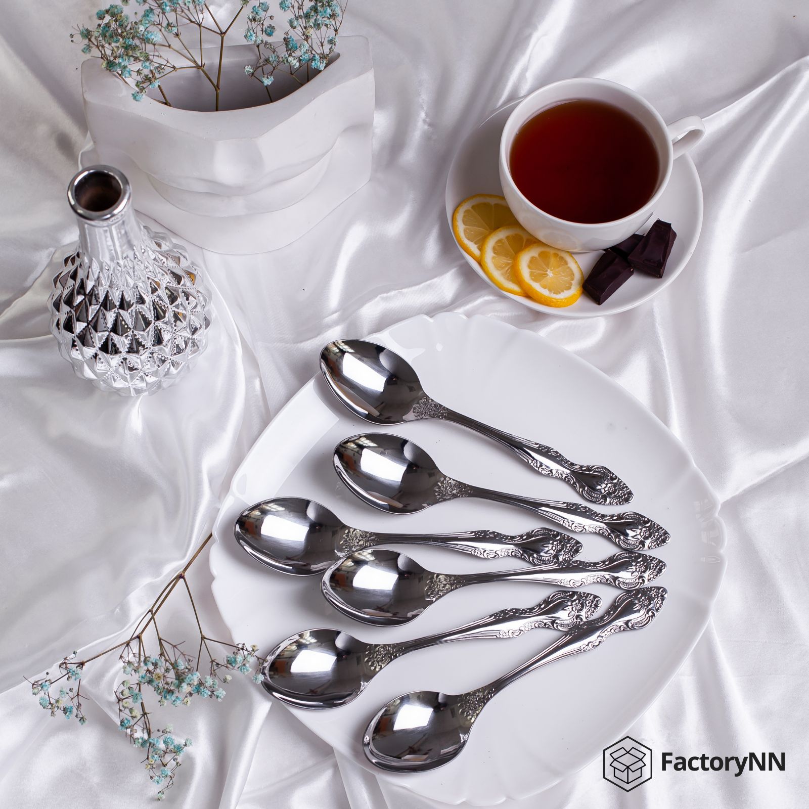 Использование столовых приборов. Логотип столовых приборов. Деревянная ложка. Логотип столовых приборов. Металлическая посуда.