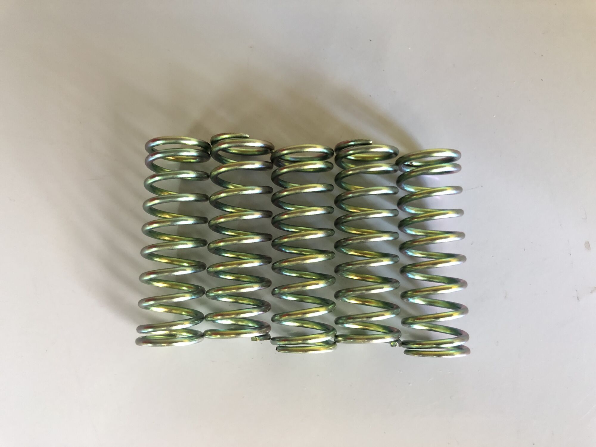 Нержавеющаяпружина:длинаL-10мм;ширинаD-4,7мм;диаметрпроволокиd-0,5мм;(5шт.вупаковке)