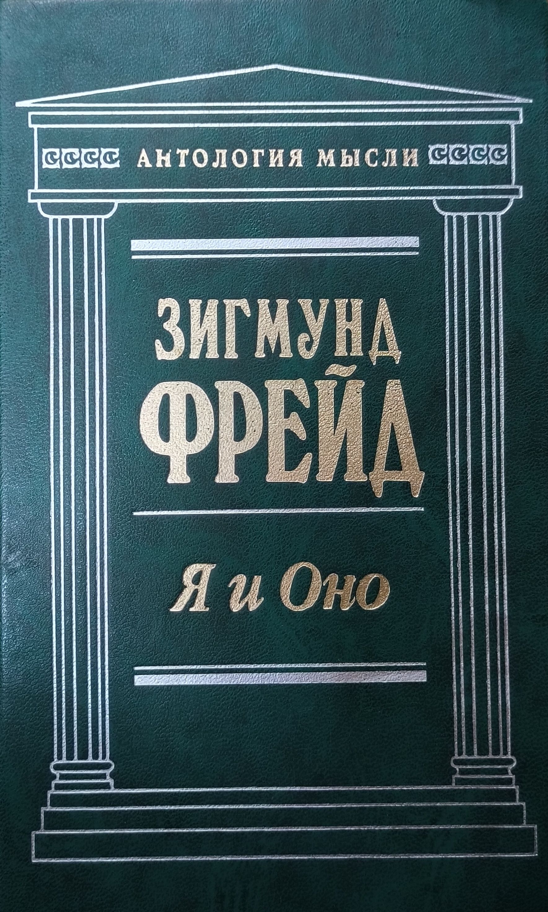 Tomoqdagi cheerliderlar Onam qizining pornosini tomosha qiladi
