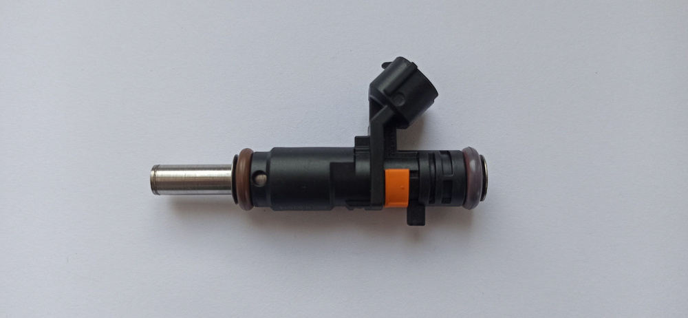 Топливная форсунка renault duster. Форсунка duster 1. Renault 166008052r. Форсунки рено дастер. 5 артикул.