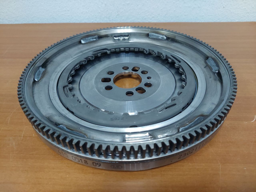 Маховик двухмассовый VAG DSG7 LUK 415051809 (415068209) / Skoda Audi ...