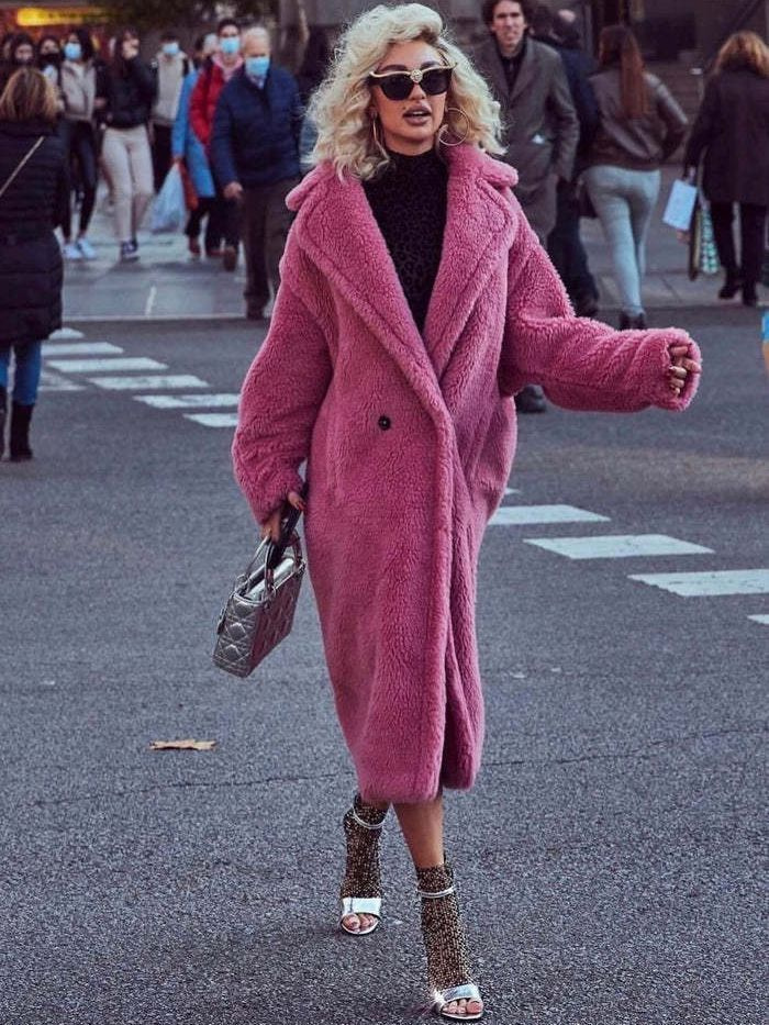 Розовые пальто.