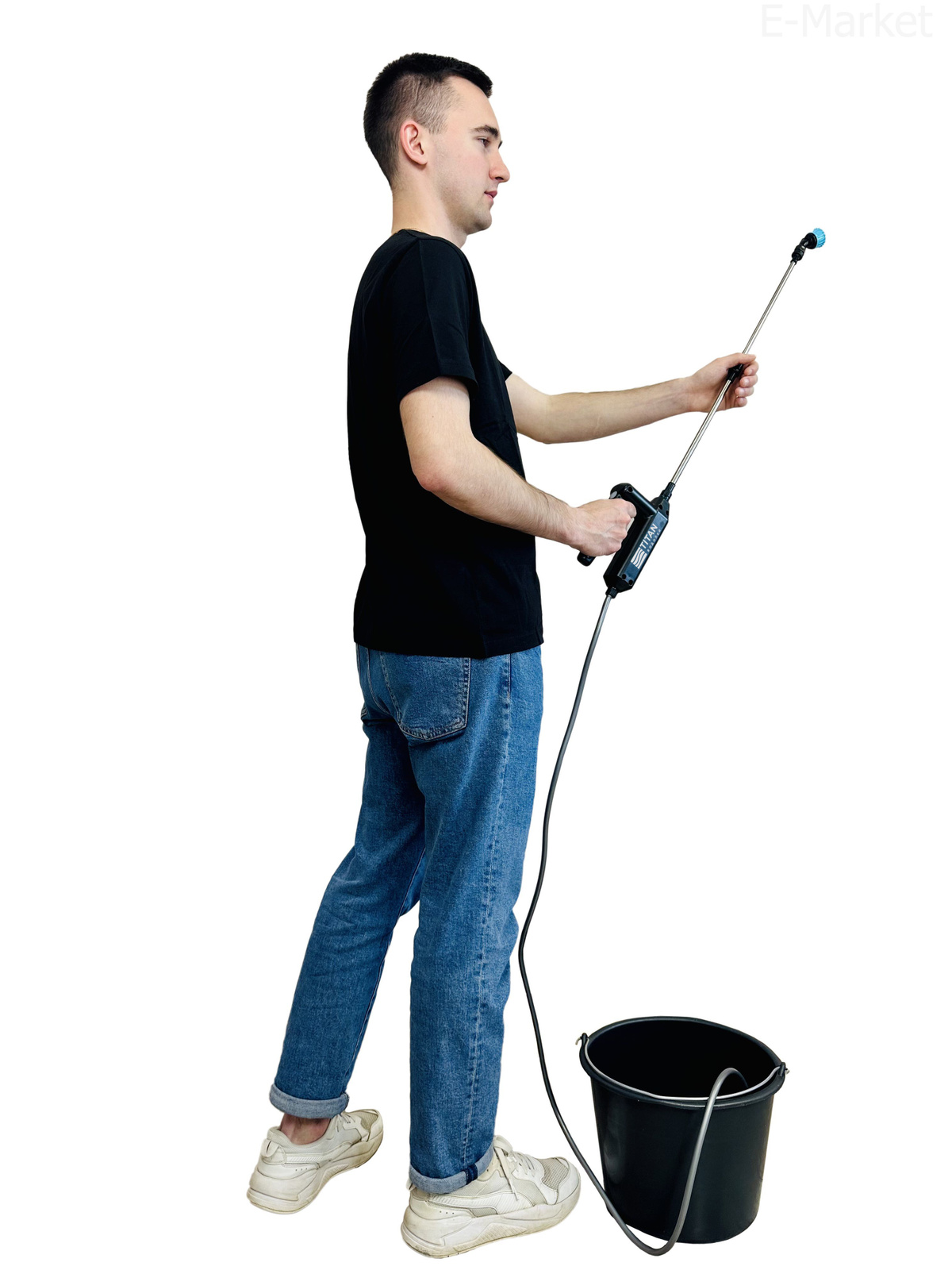 Опрыскиватель садовый аккумуляторный TITAN ВОДОЛЕЙ аккумулятор li-ion 2 ...