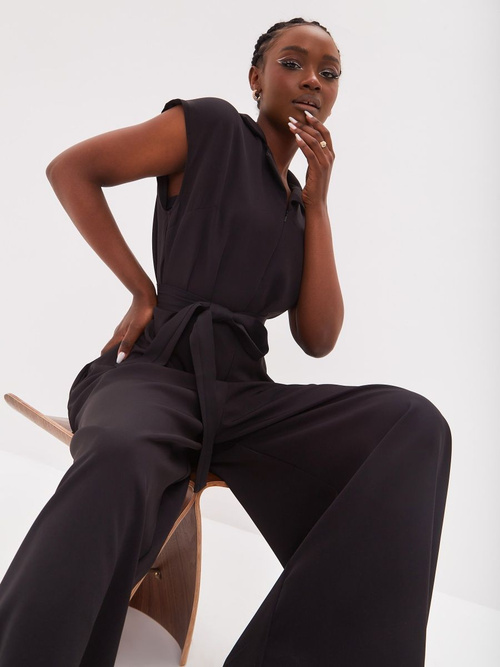 Алғашқы анальді секс жасаған жас қыздың суреті Марселла ас үйде жұдырықтасып жатыр