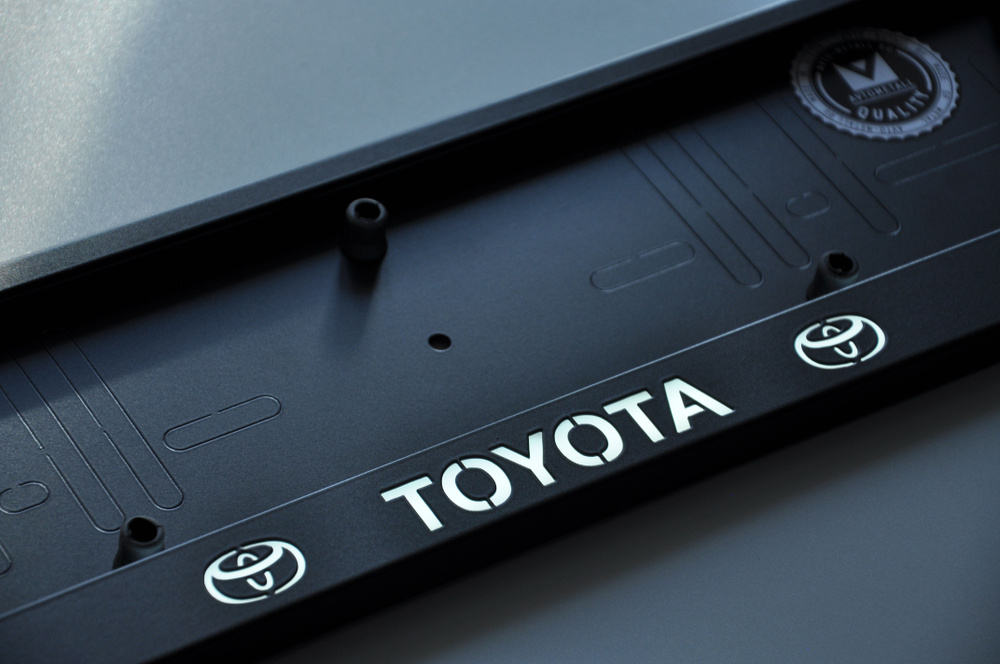 LED  номерного знака с подсветкой надписи TOYOTA из металла черная .