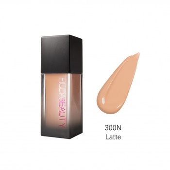 Huda beauty 2025 foundation latte 300n