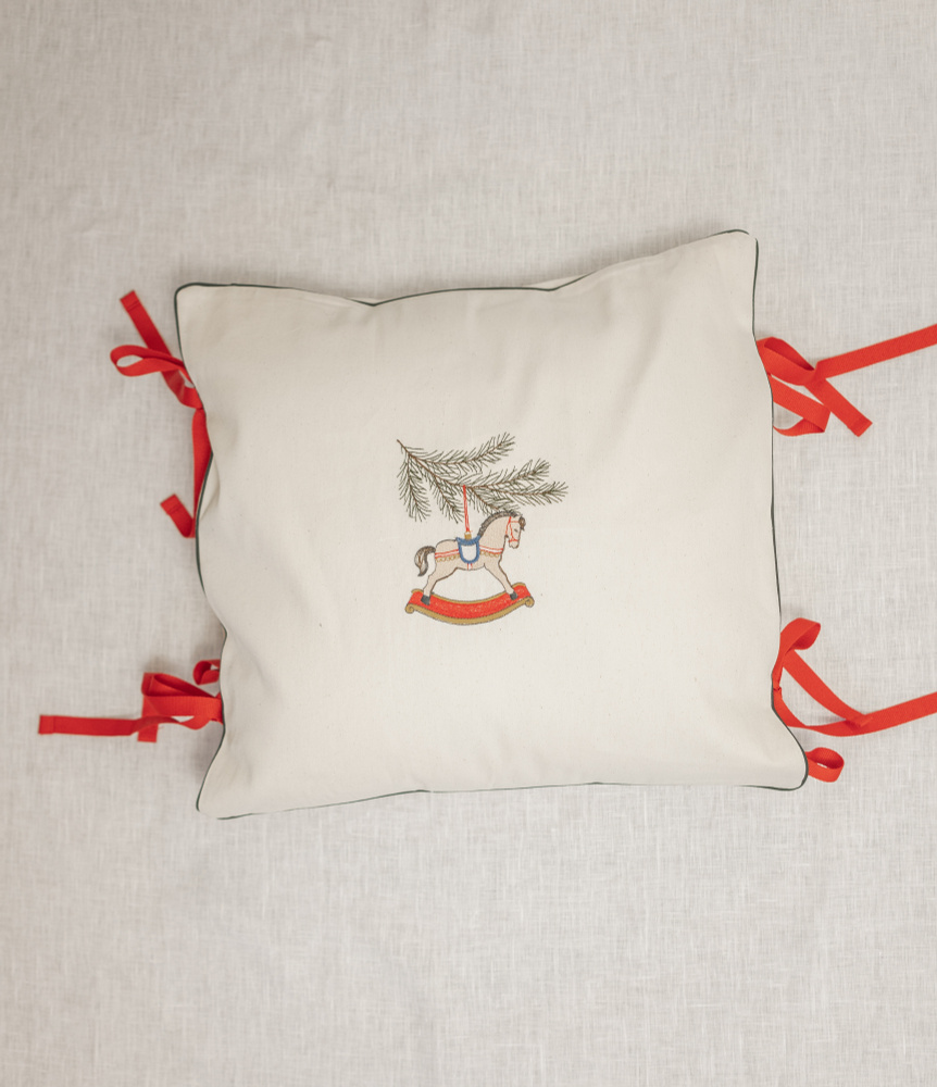 Льняная наволочка на подушка с вышивкой "Лошадки" 50x50 - купить по ...