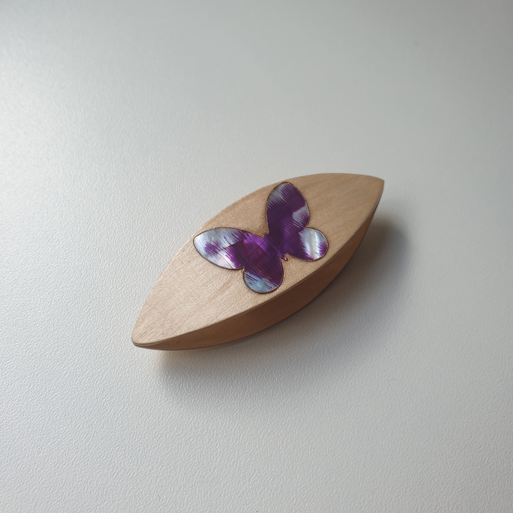 Челнок для фриволите 7х2,5х1,8 см. Дерево клён. Инкрустация фиолетовый ...