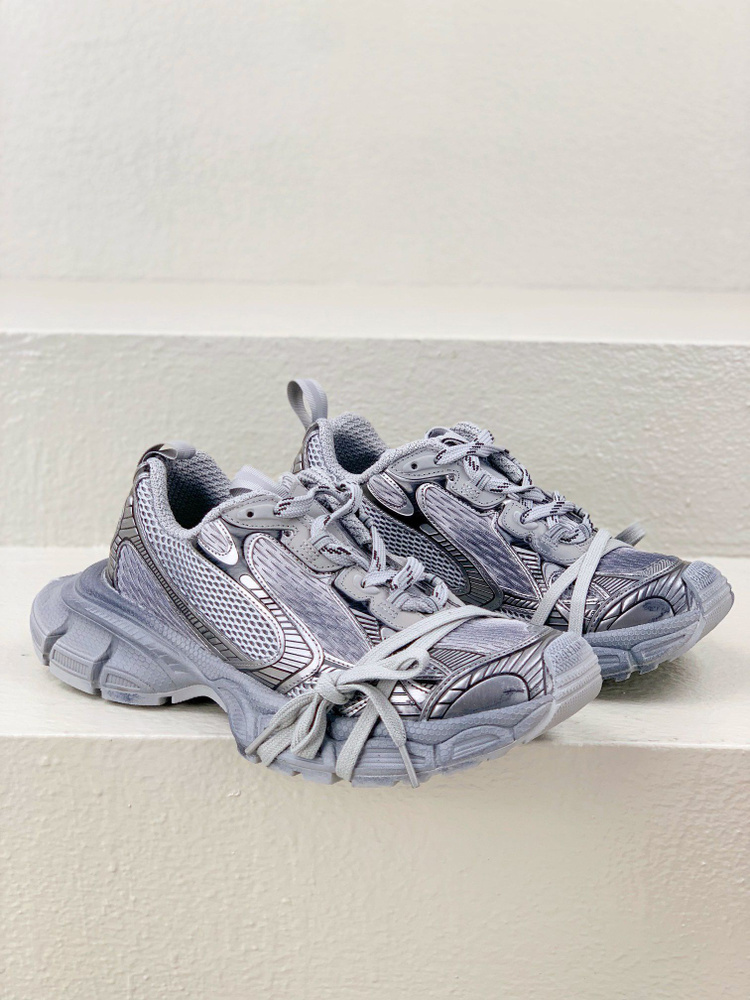 Balenciaga store yeezy 700