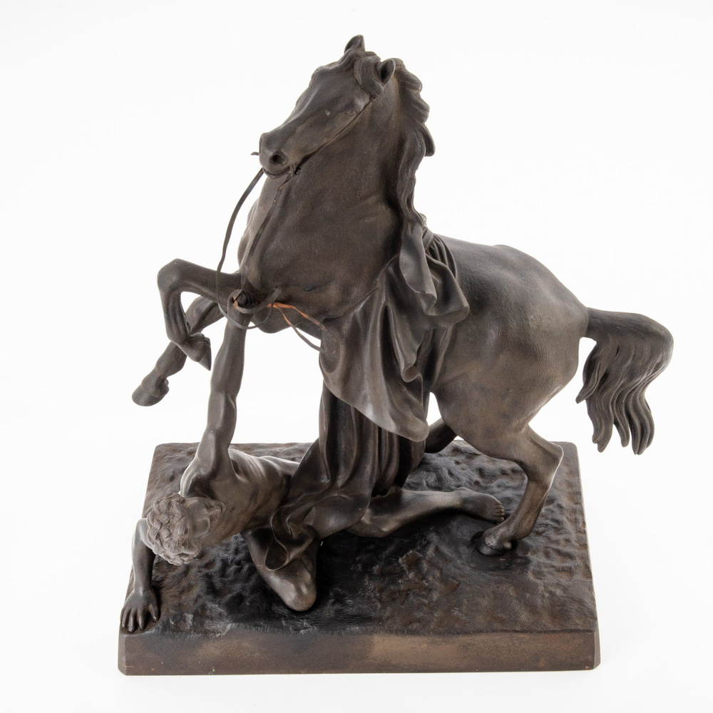 Скульптура винтажная Конь с упавшим всадником, чугун, литье ...