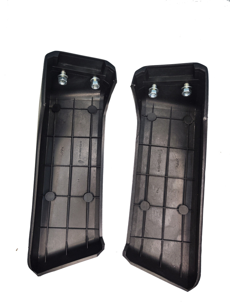 Боковые накладки ( клыки ) заднего бампера Нива 2121,21213,21214,2131 ...