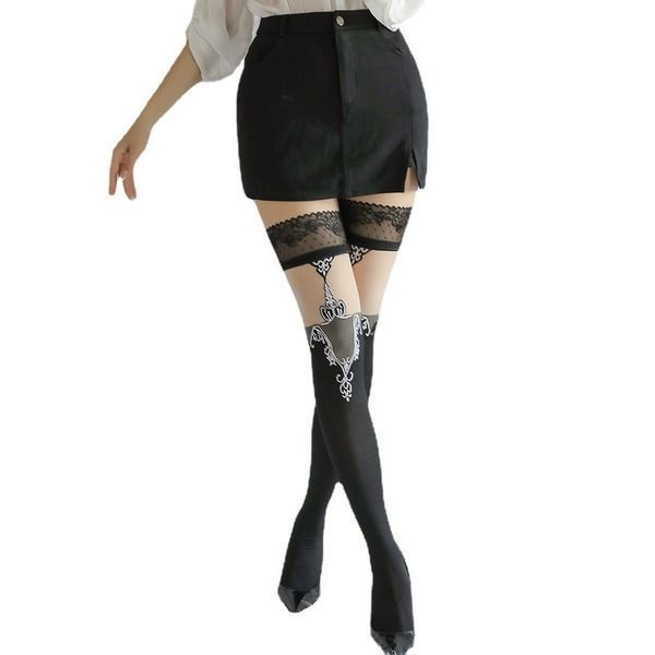 Минет фотосуреттері бар еркек жыныс мүшелерінің құрылымы Спортшылар киім ауыстыратын бөлмеде трахает