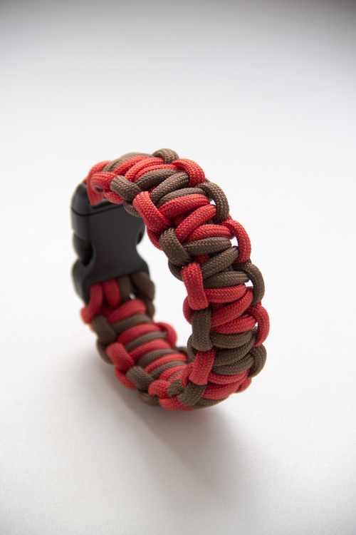 Браслет мужской плетеный из паракорда на руку - купить с доставкой по ...