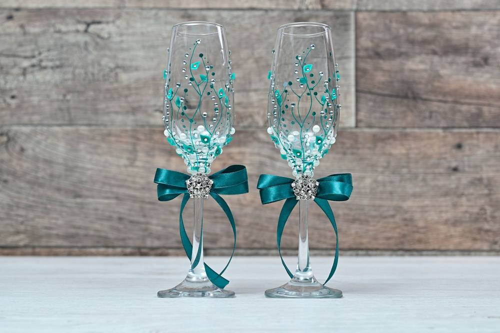Свадебные бокалы с декором из полимерной глины 