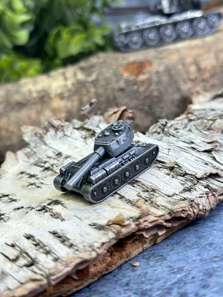 Фигура реалистичного танка из металла #1