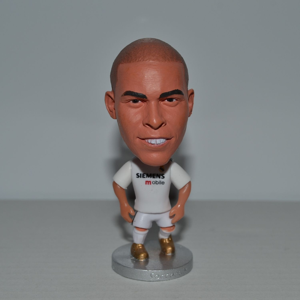 Фигурка футболиста Soccerwe Роналдо RM 2005 1шт. - купить с доставкой ...