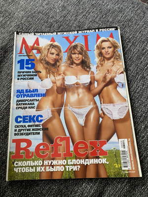 Трусикидегі жас модельдердің Yero суреті