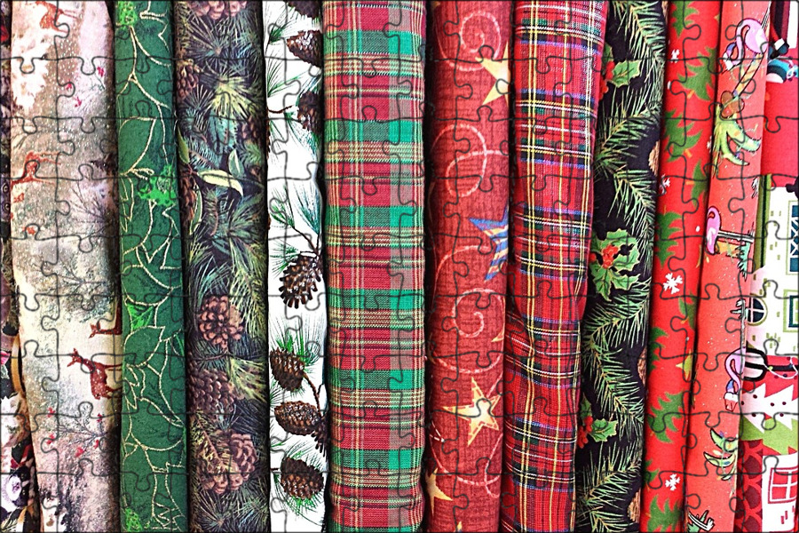 стопка разноцветных хлопковых тканей