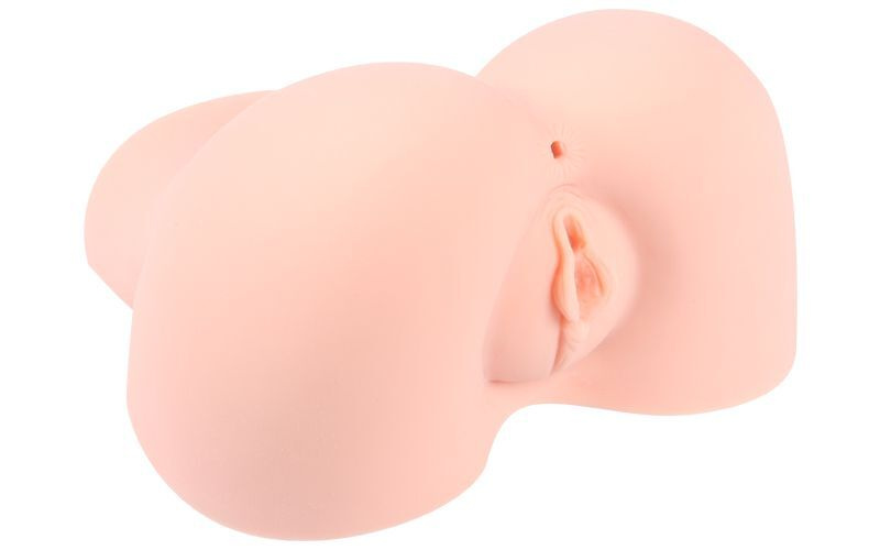 Тәтті екі балапан бір-бірінің қырылған бөртпелерін жалайды