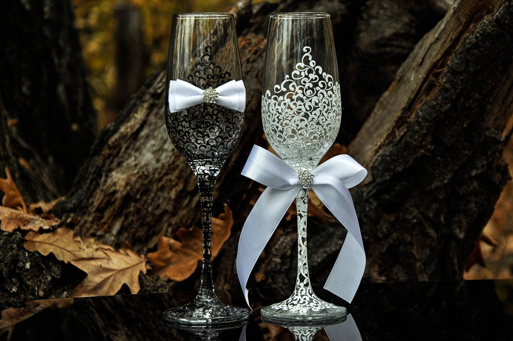 Свадебные бокалы купить в Москве на свадьбу для молодоженов в интернет магазине