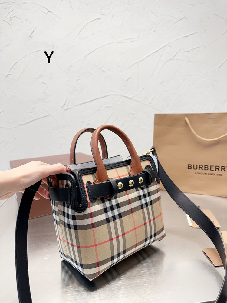 Burberry Сумка на плечо #1