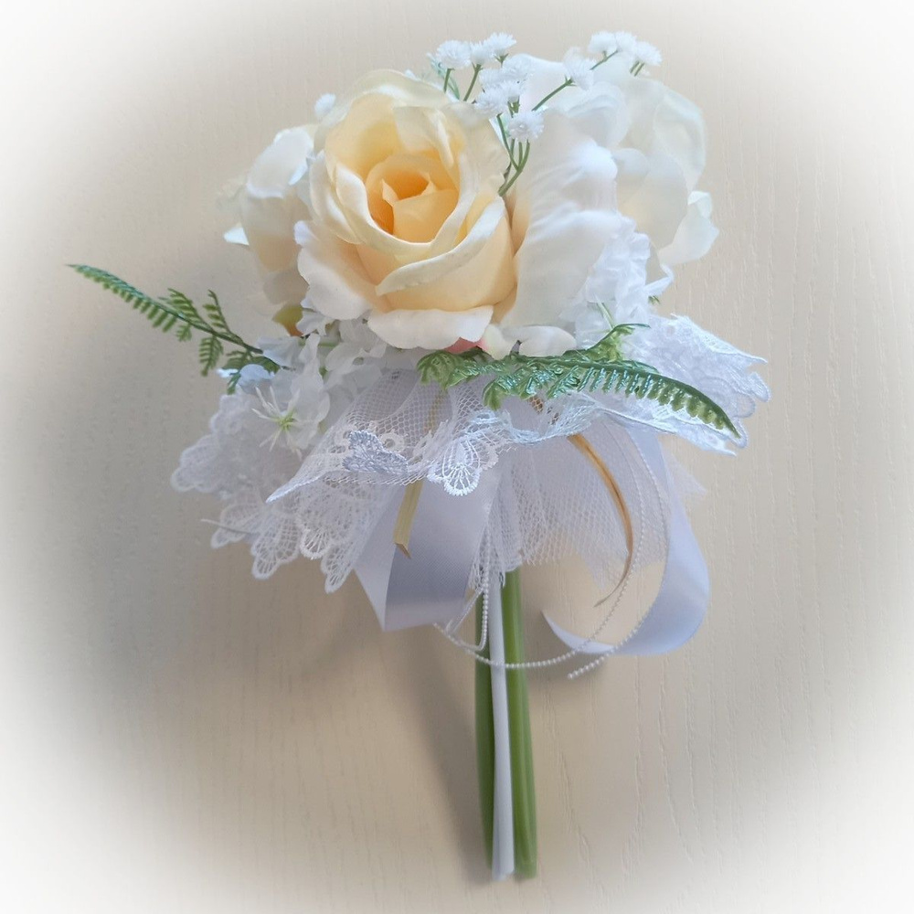 Свадебный букет дублер синие, белые розы