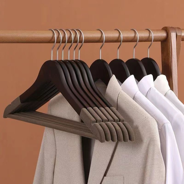 вешалка с мужской одеждой из натуральных тканей: лен, хлопок