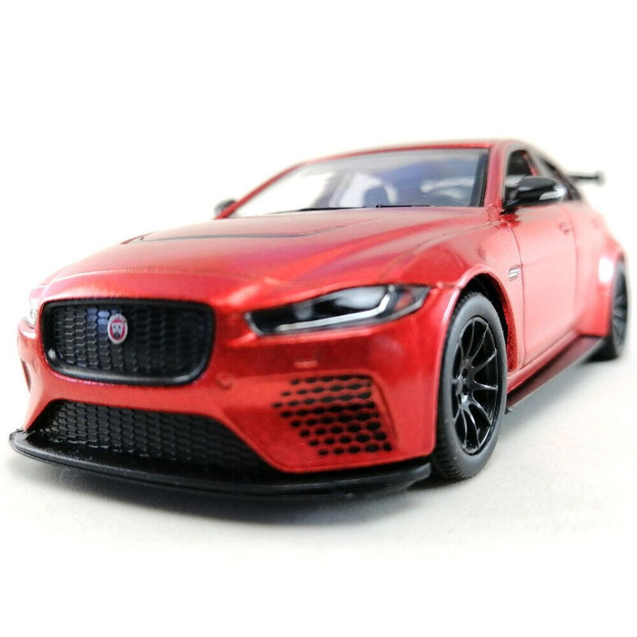 Kinsmart Jaguar XE SV Project 8 In Scala 1:38 – Modellino Pressofuso Con Decalcomanie Hardtop (4 Colori)