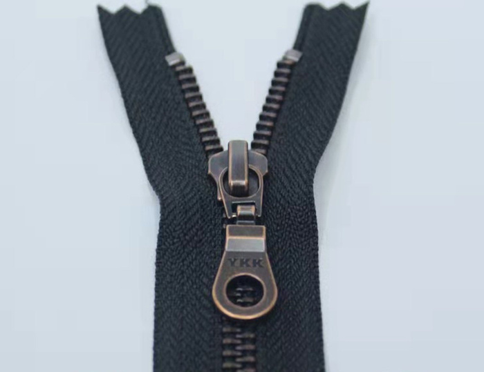 Застежка-молния неразъемная, черная. Красная бронза. YKK. Тип 5. Длина ...