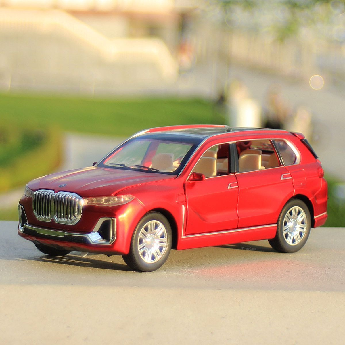 Модель автомобиля BMW X7 спереди