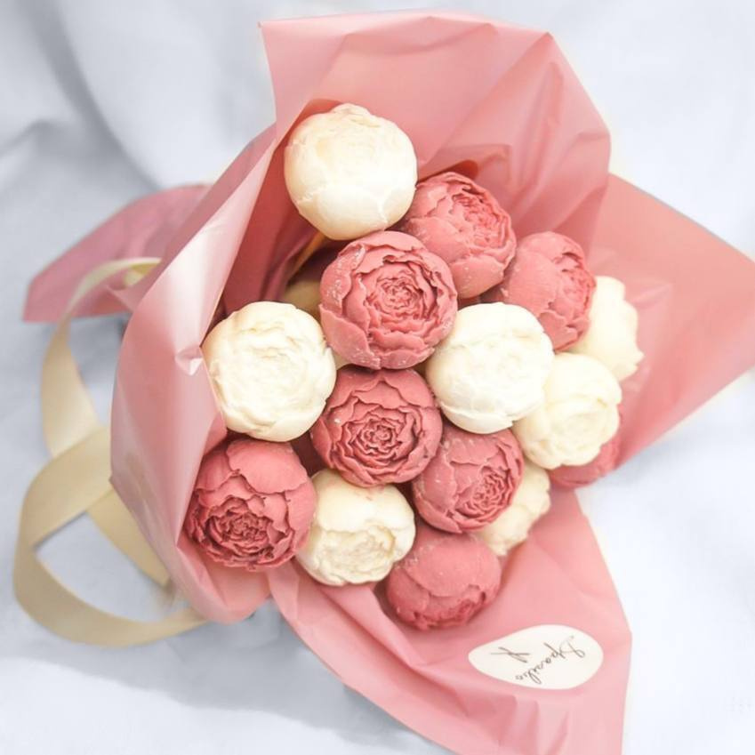 Шоколадный Букет из бельгийского шоколада 15 белые и розовые шоколадные  пионы розы - купить с доставкой по выгодным ценам в интернет-магазине OZON  (230503735)
