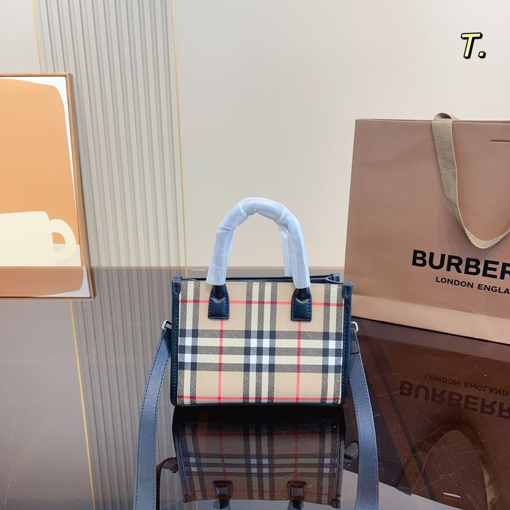 Burberry Сумка на плечо #1