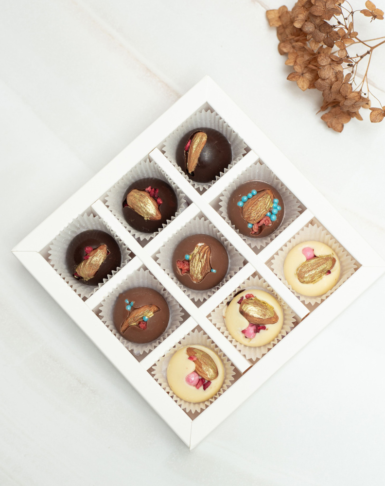 Шоколадные конфеты ручной работы Sweet Choco в подарочной упаковке ...