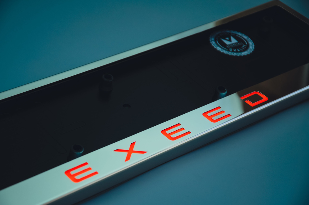 LED  номерного знака с красной подсветкой надписи EXEED из металла .