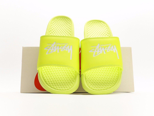 Nike hotsell benassi neon