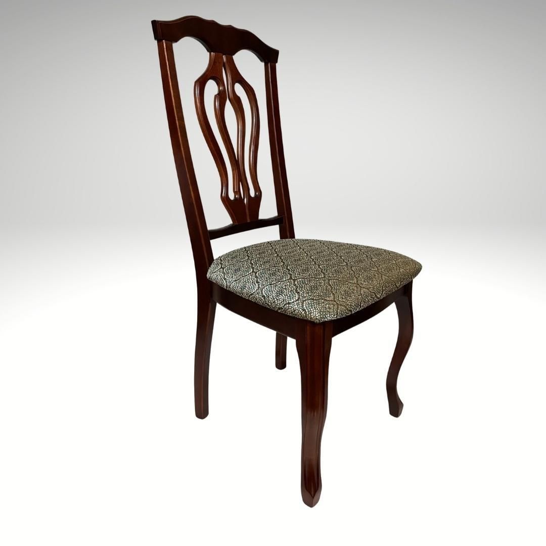 Покрытие столовой стульев должно быть выполнено из материалов