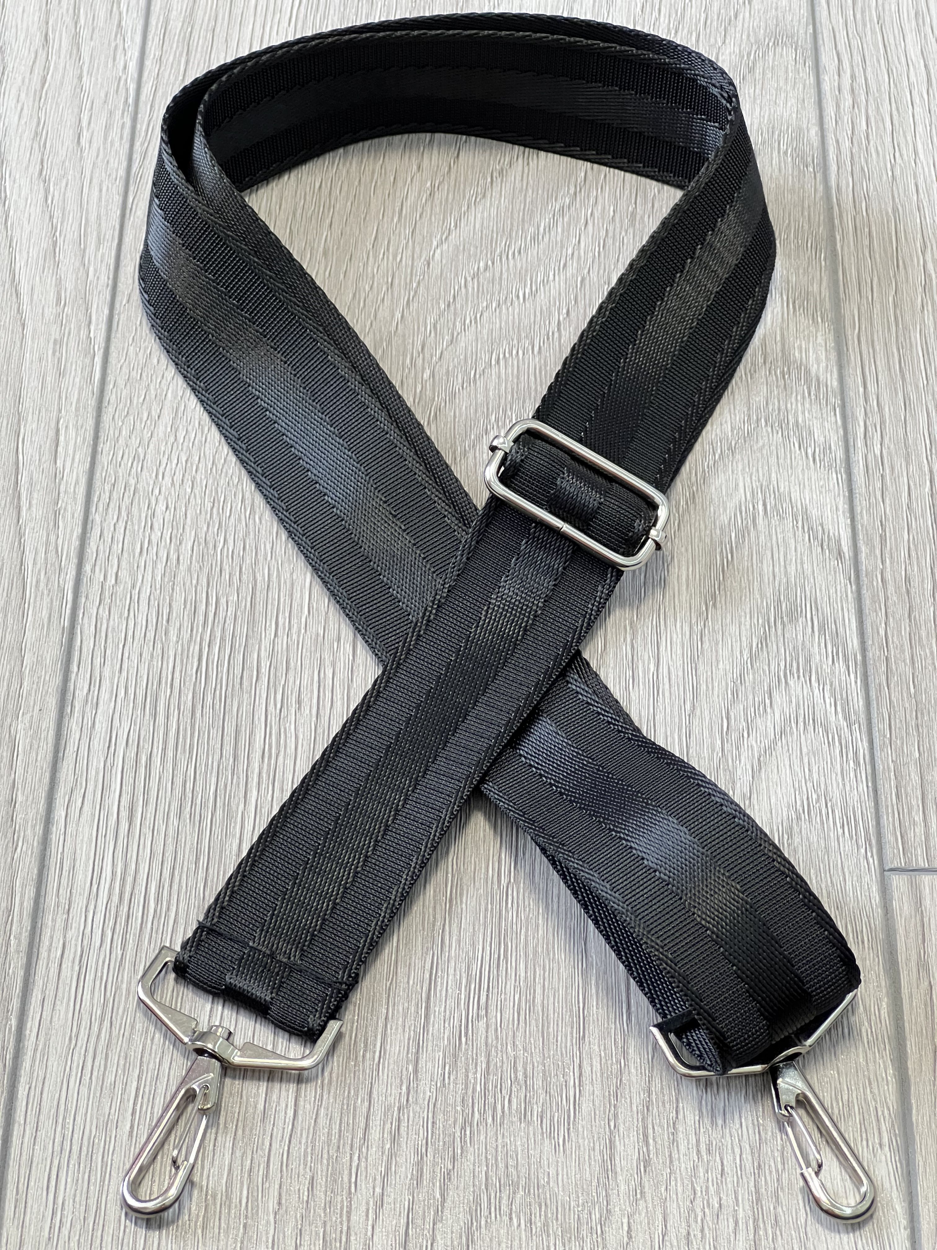 Ременьдлясумкиплечевойтекстильный40ммссеребристымикарабинами(чёрныйглянцевый)