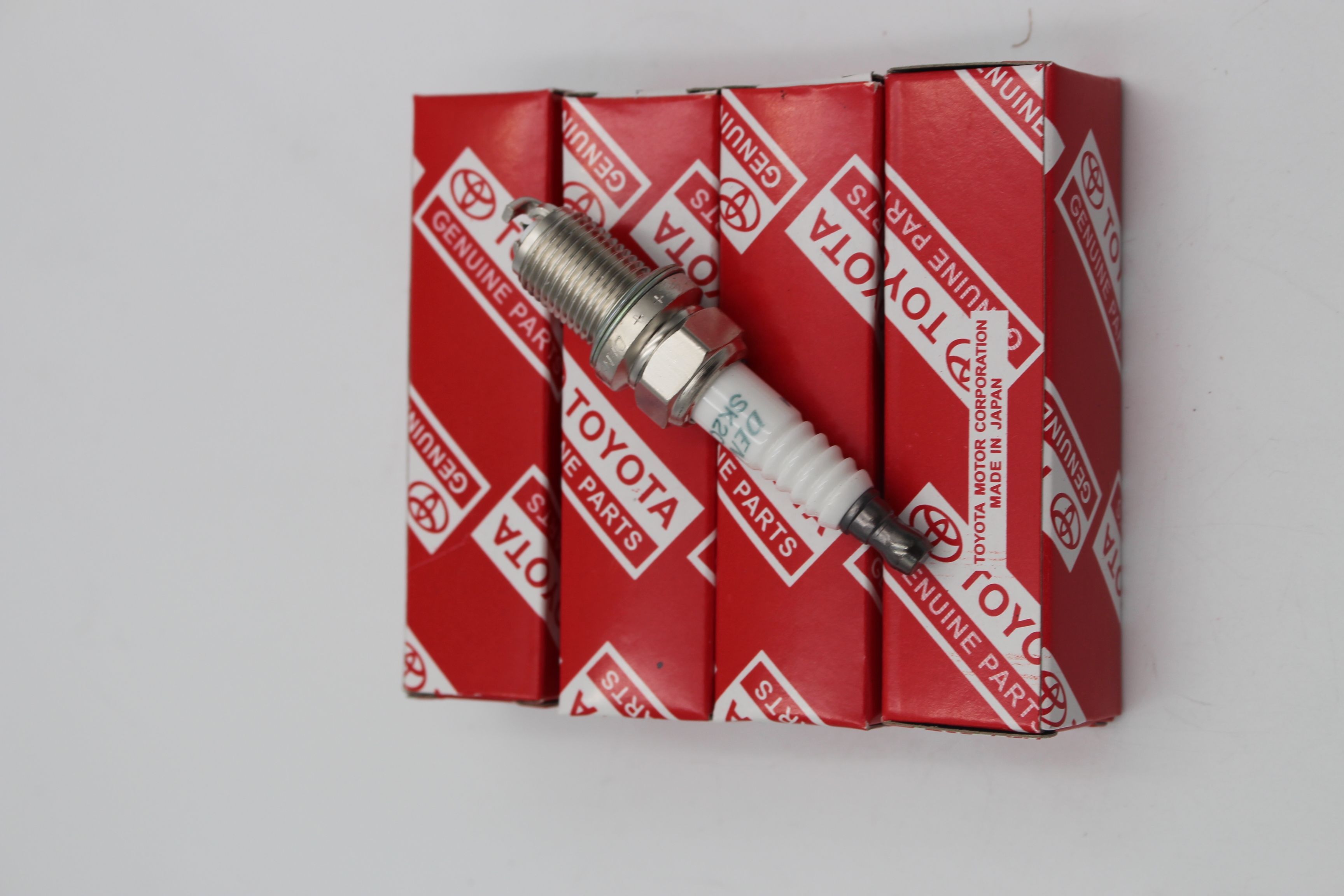 Комплект свечей зажигания Toyota 9091901230. - купить по выгодным ценам ...