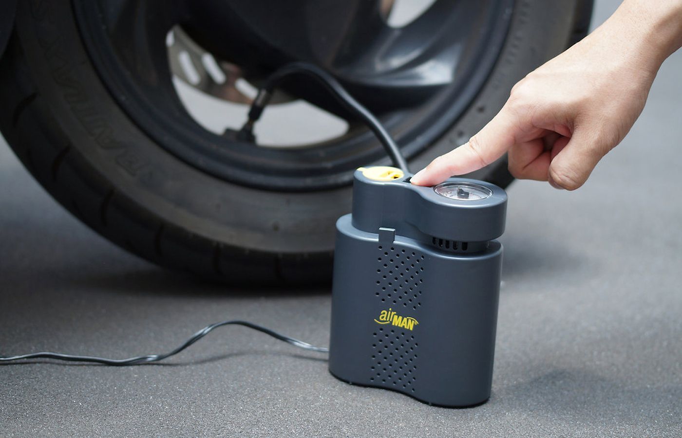 - Tour Tire-Bouchon. Airman Tour Tire Inflator.