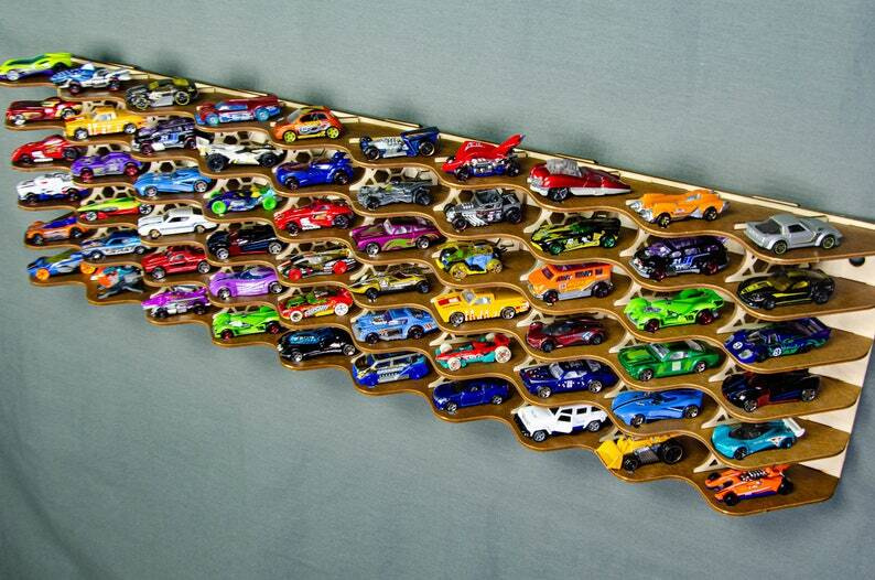 Полка собранная 50 ячеек деревянная полка для коллекции машинок горизонтальная 1:64 / Деревянная парковка #1