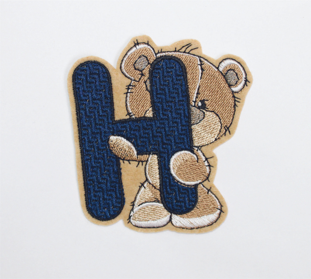 Нашивка, патч текстильный, шеврон, заплатка на одежду медвежонок буква H.  #1