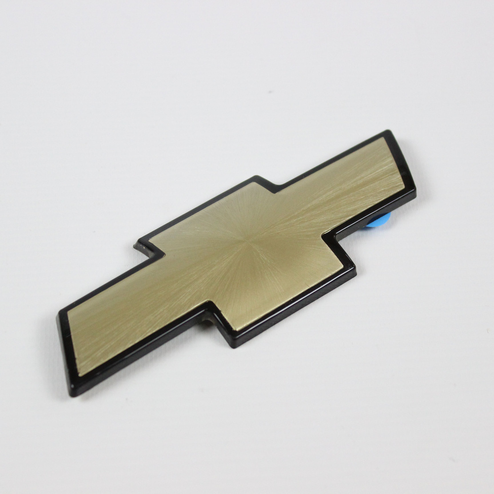 Эмблема орнамент передний Нива Шевроле старого образца купить по низкой ...