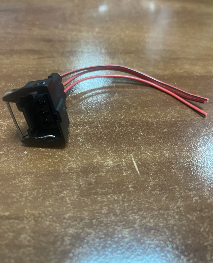 Разъем датчика скорости (с 3-мя проводами) ВАЗ-2108-21099, 2110, 2113 ...