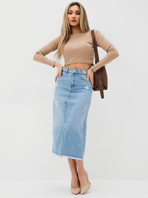 Төменнен юбка астында жалаңаш