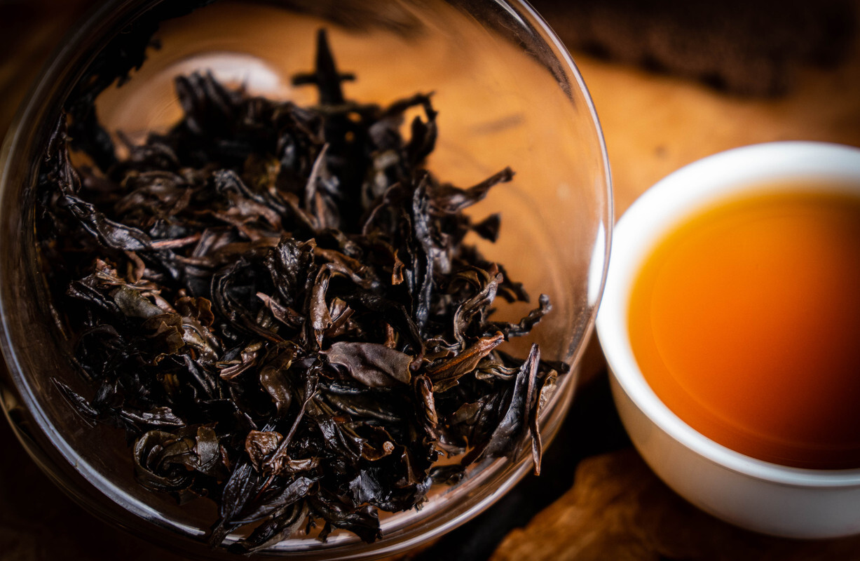 Темный улун. Чай Саган-улун темный. Чай в баночках улун. Wuyishan ароматный чай.