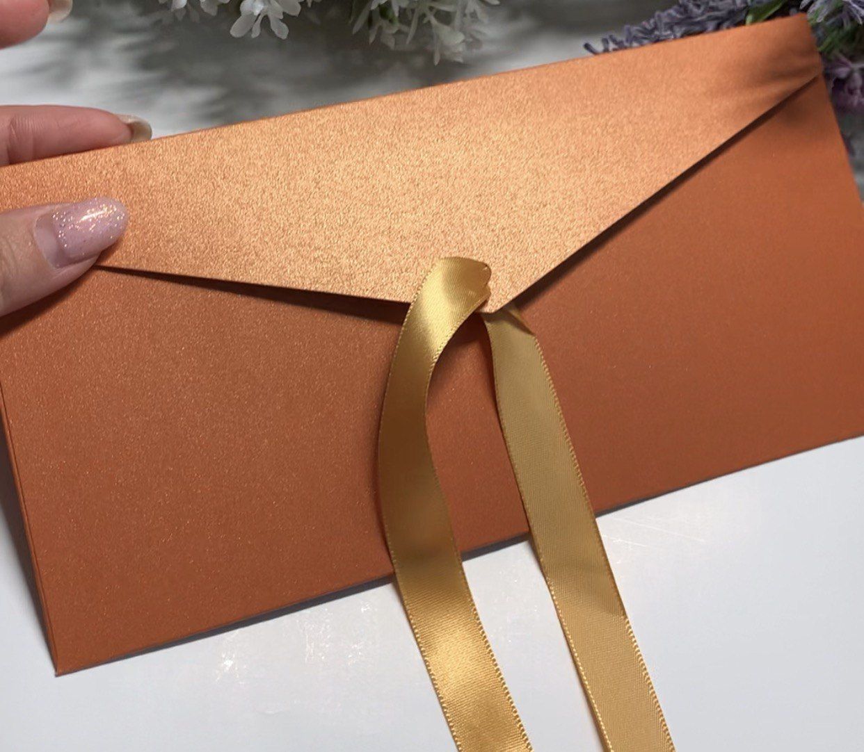 Пакетик для подарка. Как сделать конверт для подарка из бумаги.