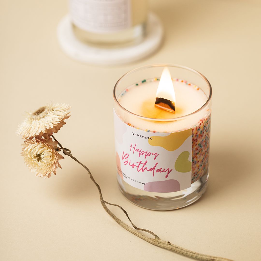Candles happy. Свеча joy. Торт со свечками. Торт со свечами хэппи бездей. Тортик со свечками.
