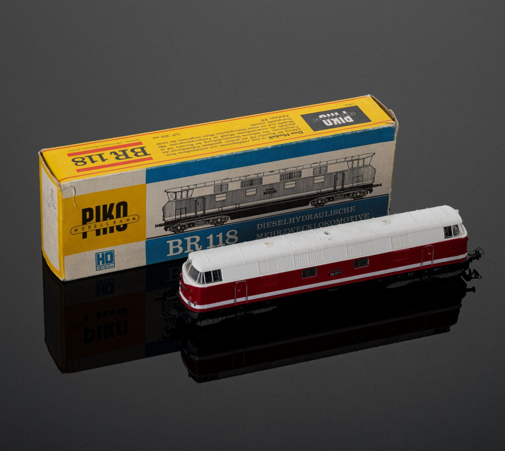 Модель железнодорожного локомотива BR118 1:87, пластик, краска, металл ...