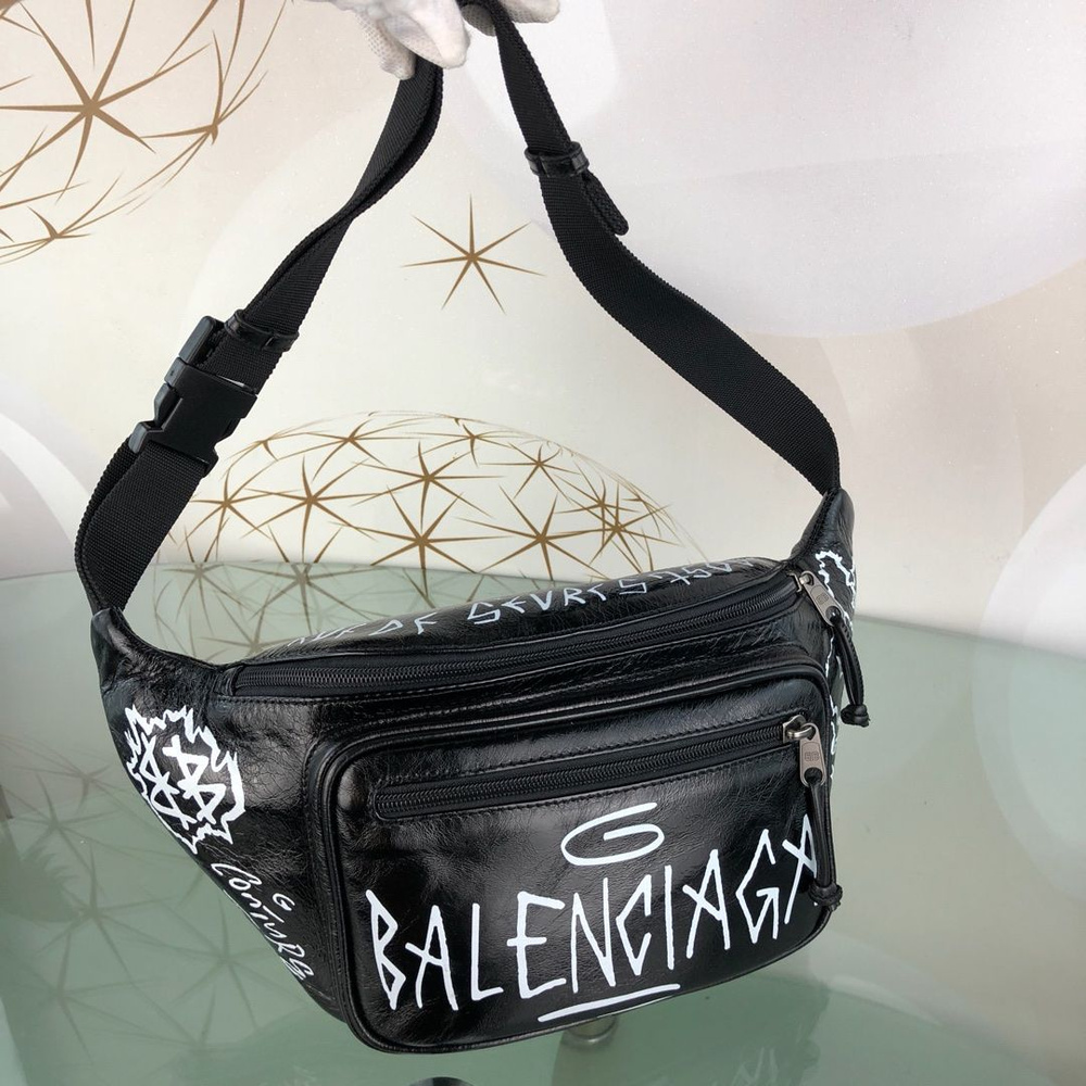 Bumbag balenciaga hotsell